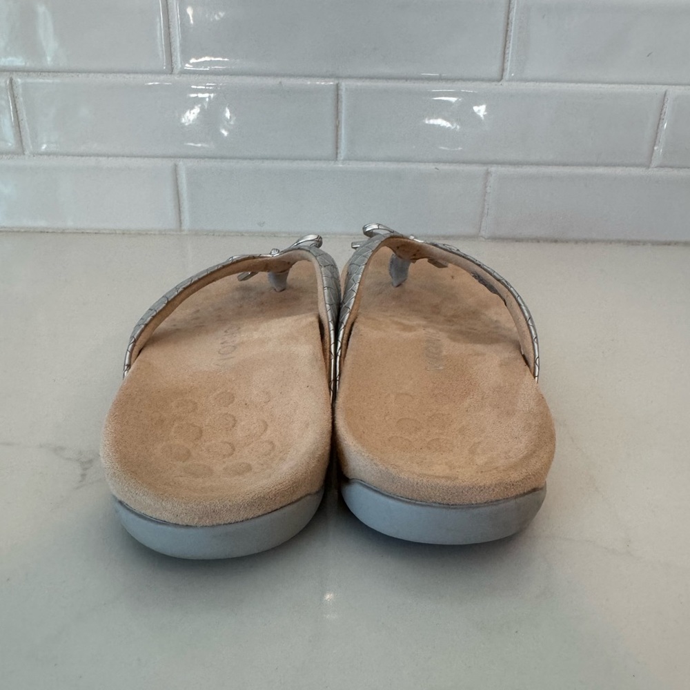 Vionic Women's Bella II Silver Thong Sandals size 39 - Picture 5 of 8